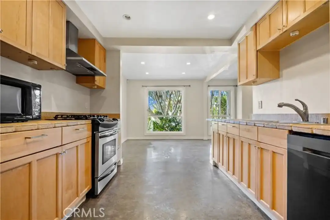 Apartment in West Hollywood - View 3