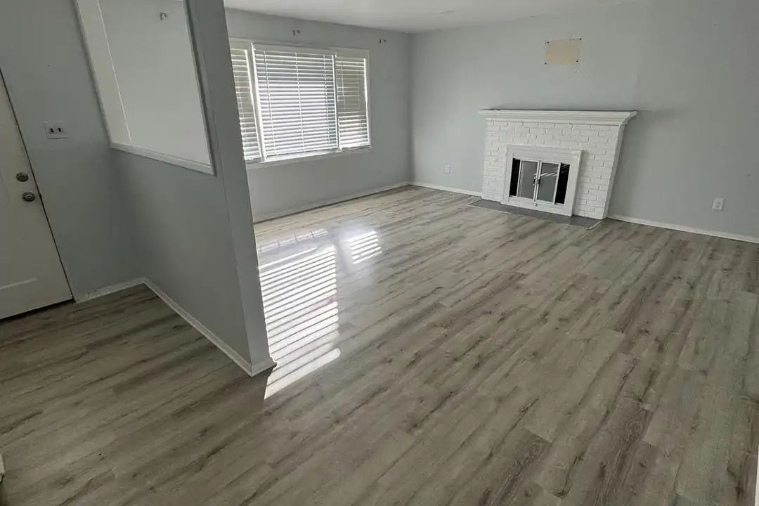 7410 Dickenson St - View 2