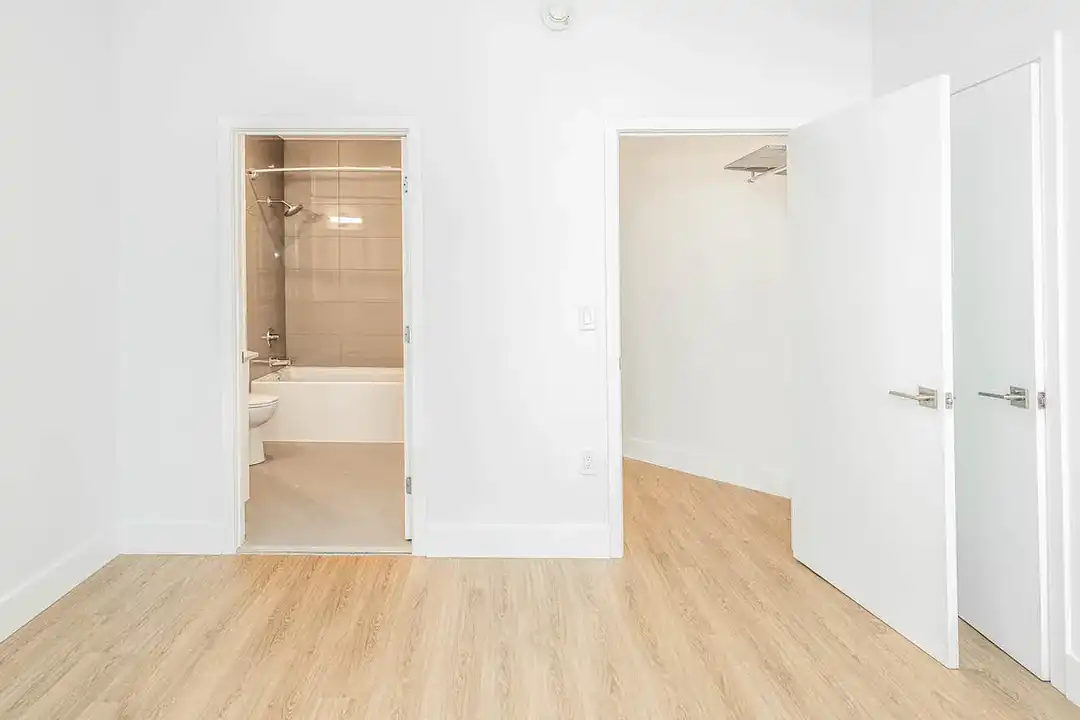 660 Washington – photo 1