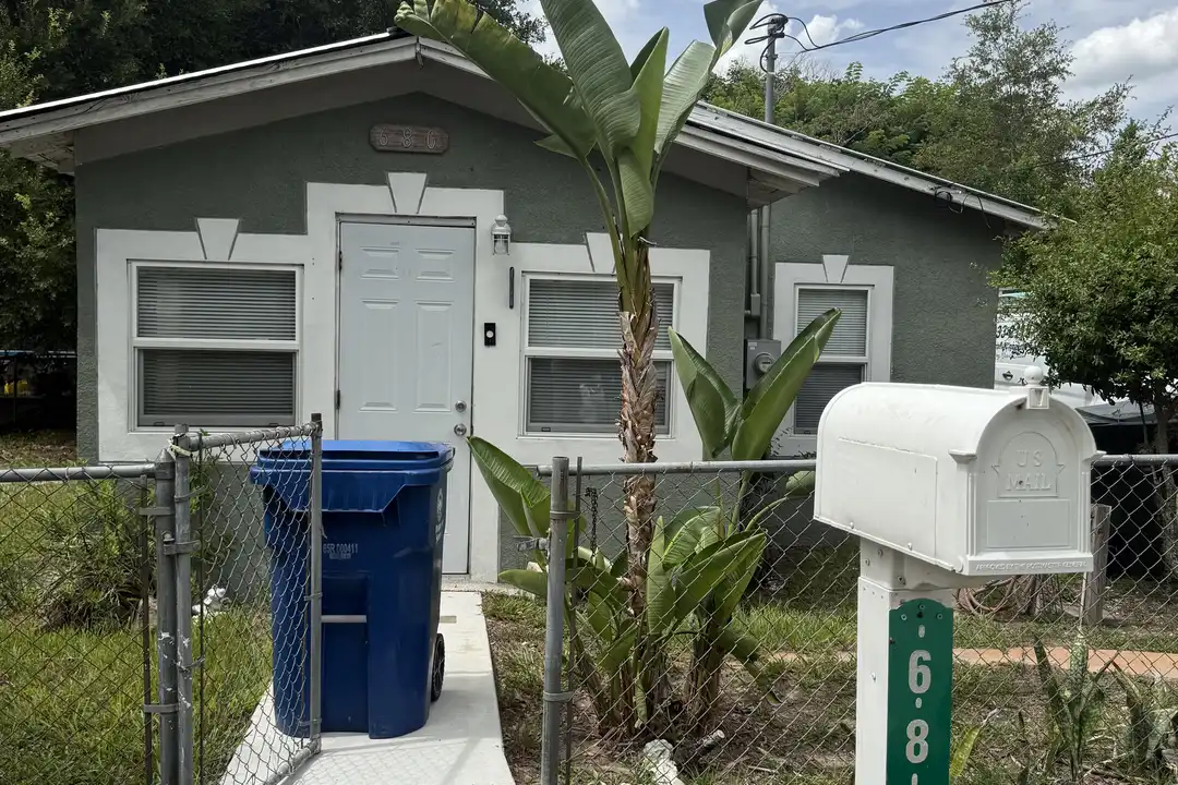 680 E Grapefruit Ave – photo 1 of 11