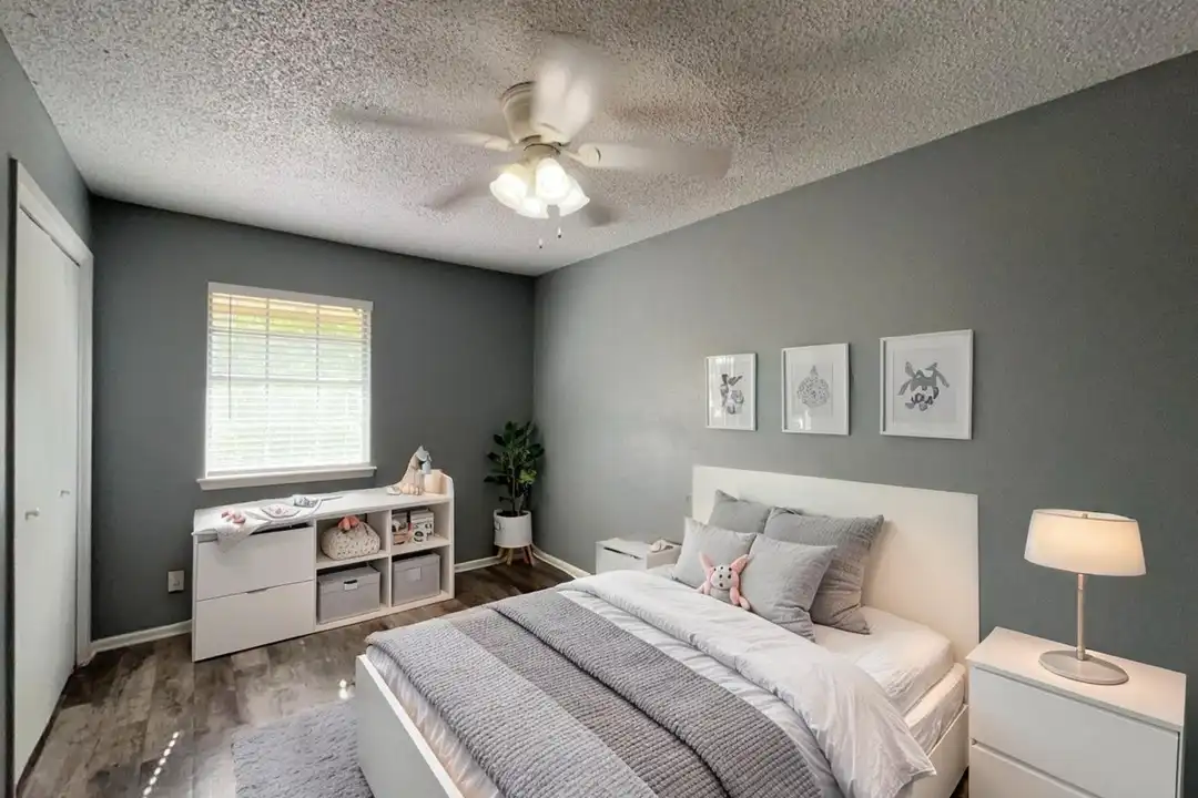 House in Windcrest, Bexar - More