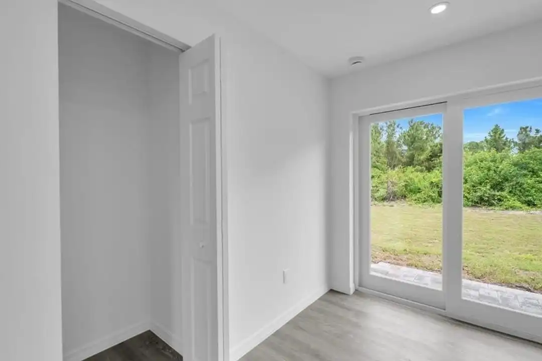 382 McArthur Blvd - More