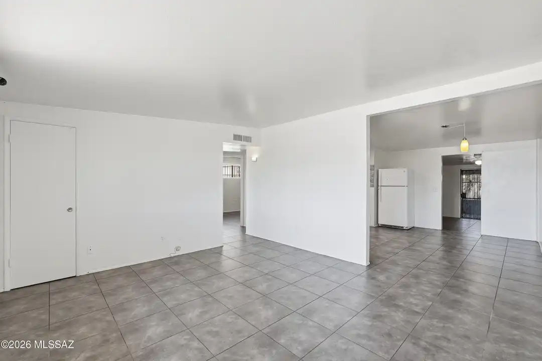 1808 W Caravelle Rd - View 6