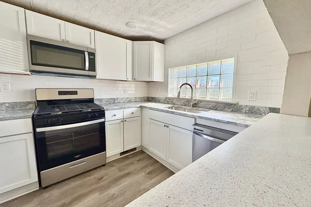 5614 S Main St unit Unit 3 (lower back unit) - More