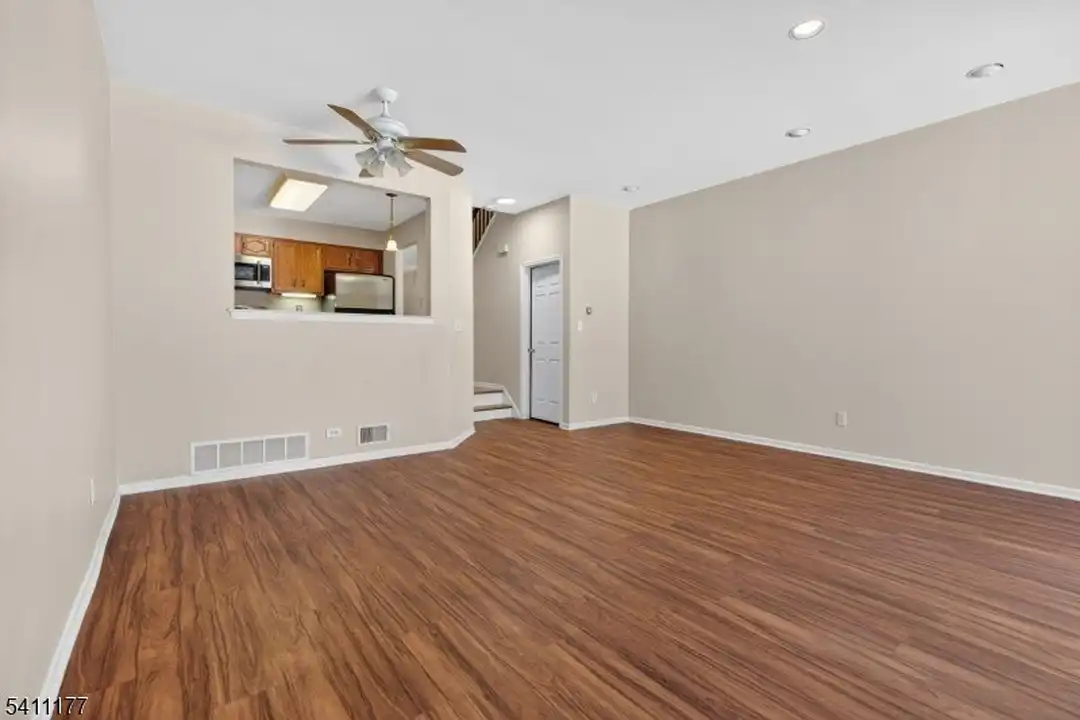 140 Kingston Ct - More