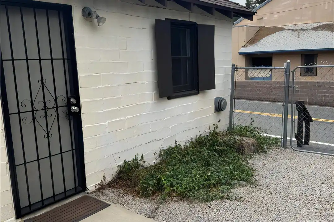 23335 Crestline Rd – photo 1 of 13