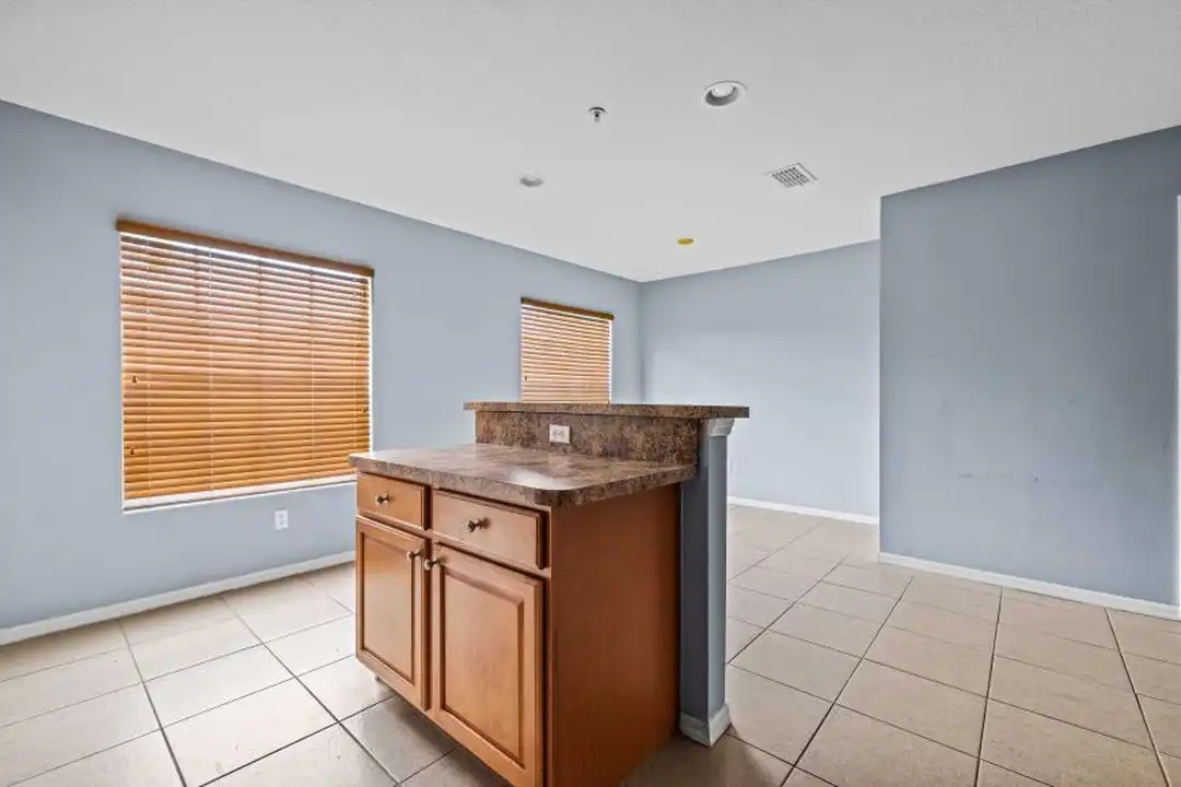1944 SE High Springs Dr - View 5