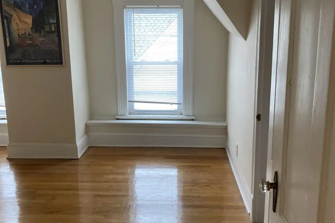 89 Willow St unit 3 – photo 1 of 7