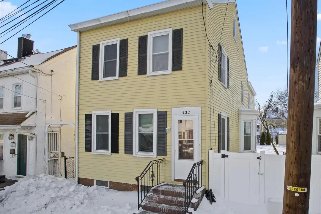422 Prince St - View 2