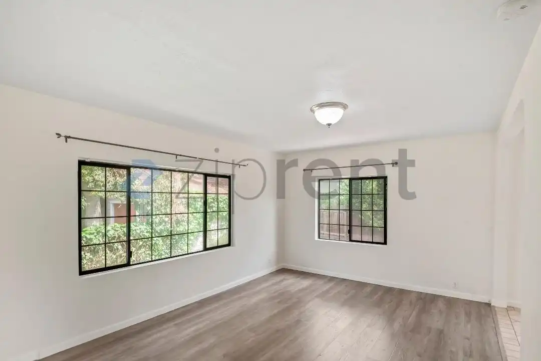 728 E 24th St unit 728 - View 3