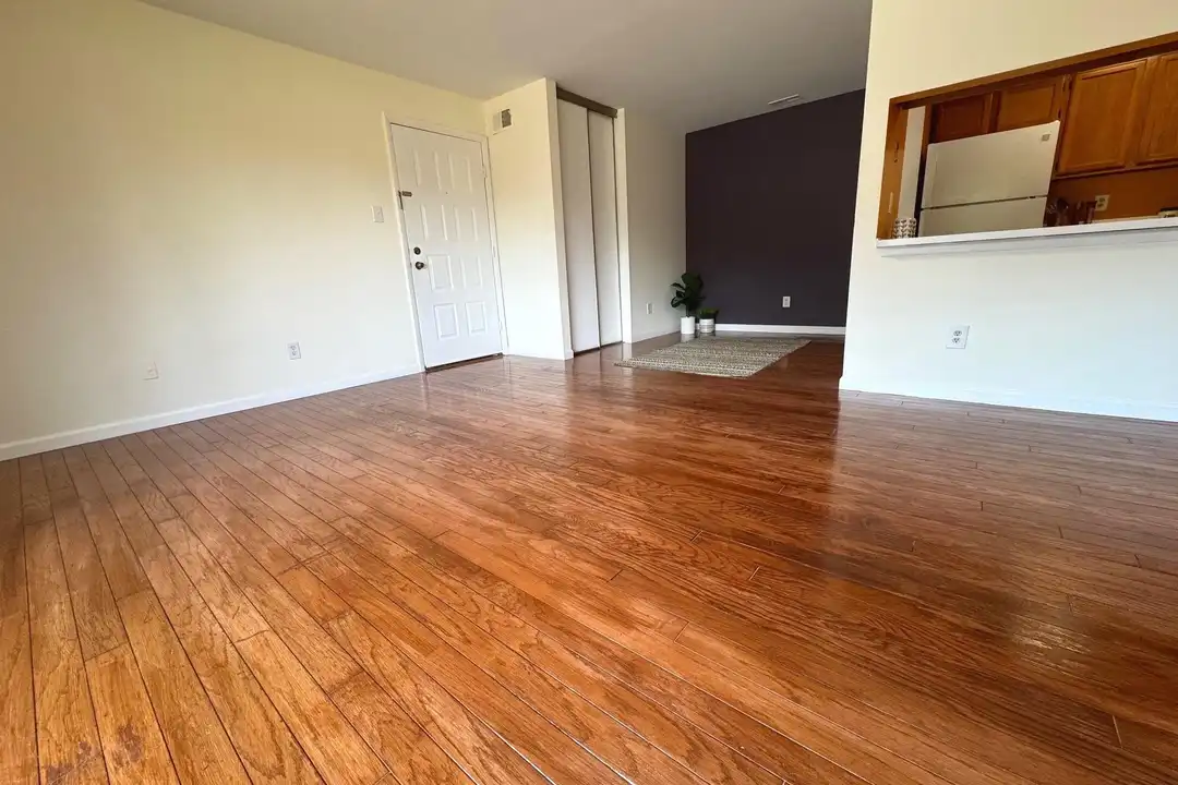 Apartment in Cherry Hill - More