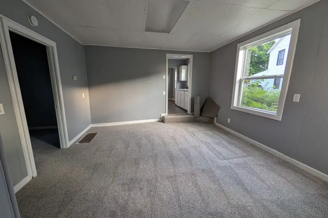 1011 NE Seward Ave - View 5