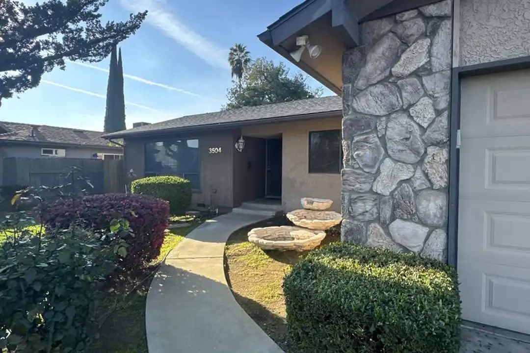 3504 W Cutler Ave - View 2