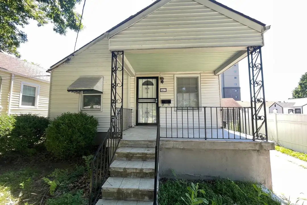 2413 S 5th St – photo 1