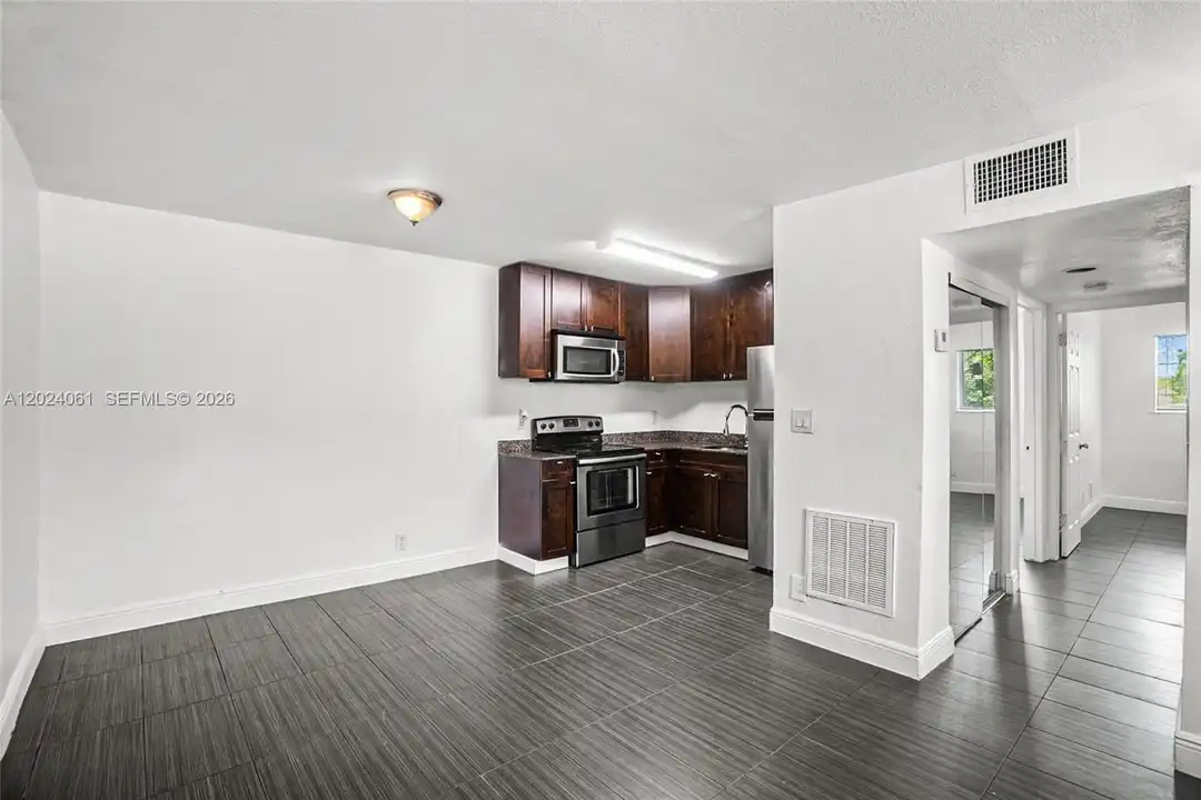 37 SW 14th St #10 - View 6