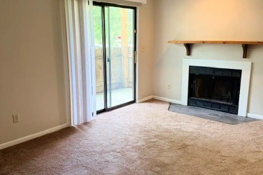 2163 Hedgerow Road unit C – photo 1