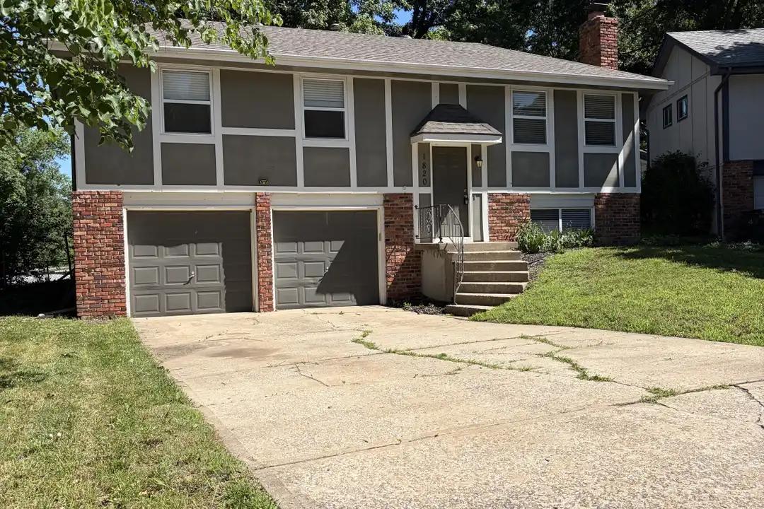 1820 E Cherokee Ln - View 2