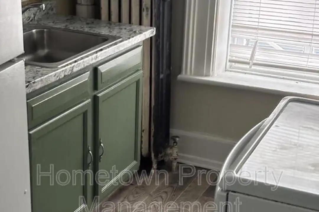319 E Sunbury St unit 3 – photo 1 of 25