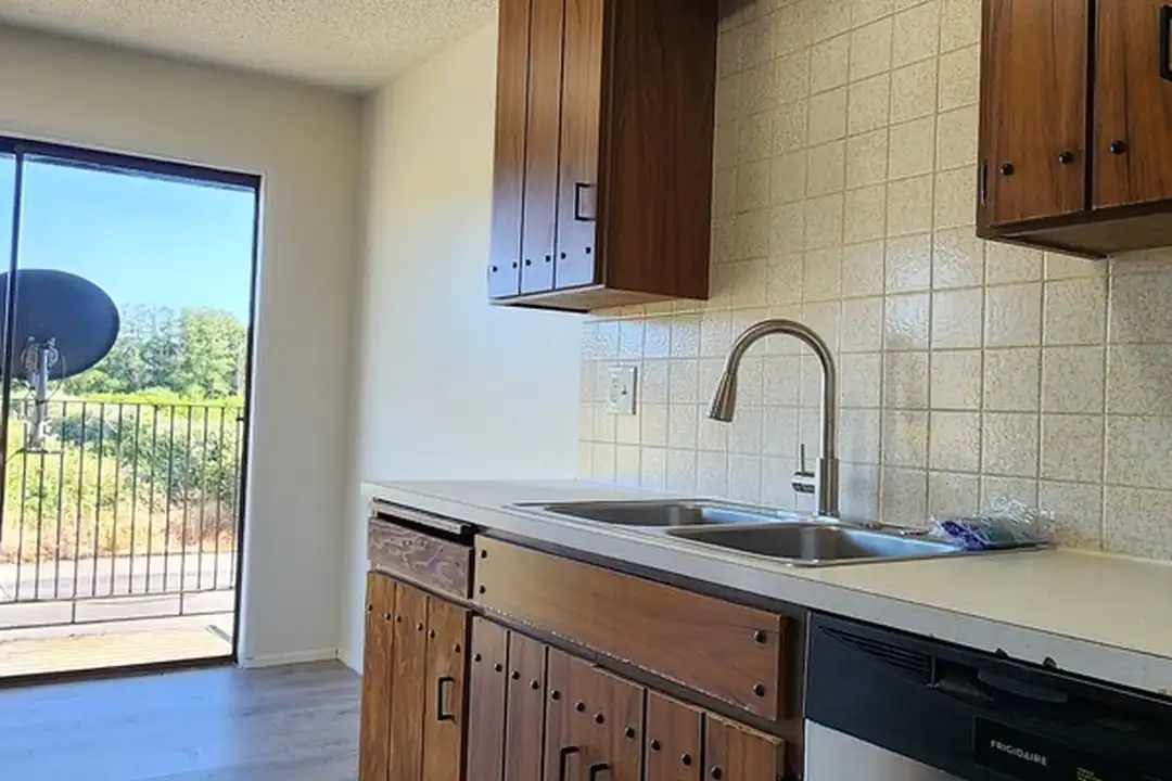 2435 Bay Ave - View 2
