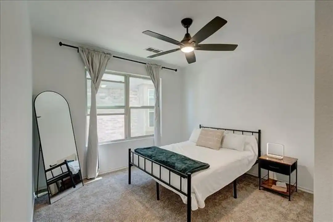 6233 Skysail Rd - More