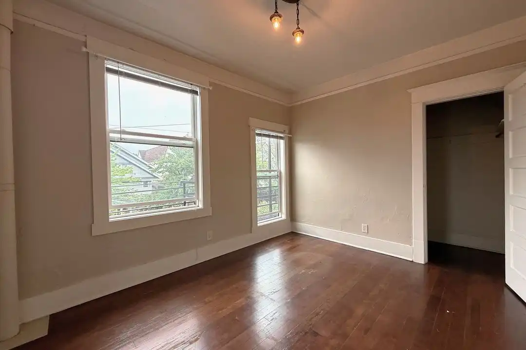 1802 12th Ave unit 5 - More