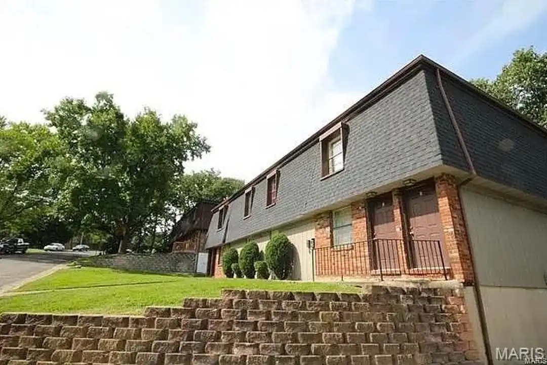 1104 Arrowhead Dr #B – photo 1 of 18