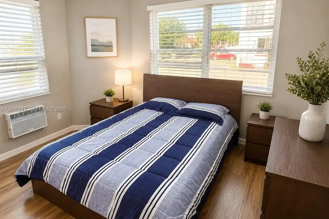 375 SW 19th Ave unit 3 - View 2