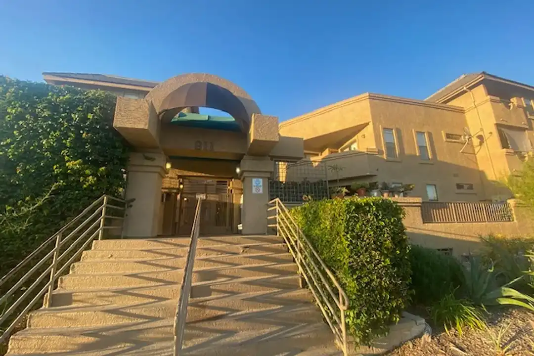 Apartment in Glendale - More