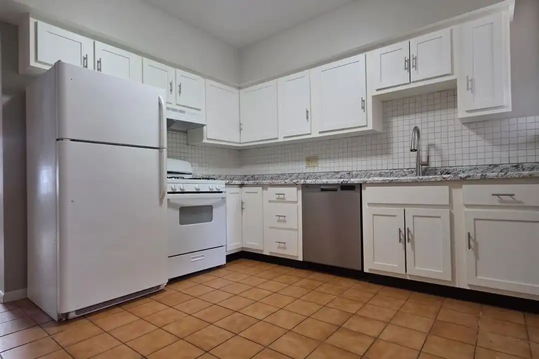 5736 Hobart St – photo 1