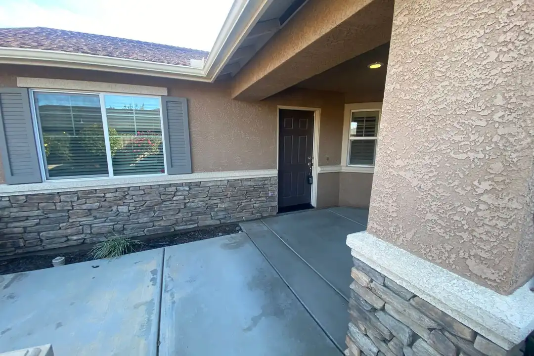 House in Tulare - View 2