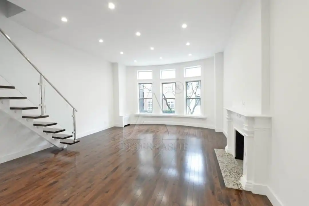 53 E 64th St unit TH – další