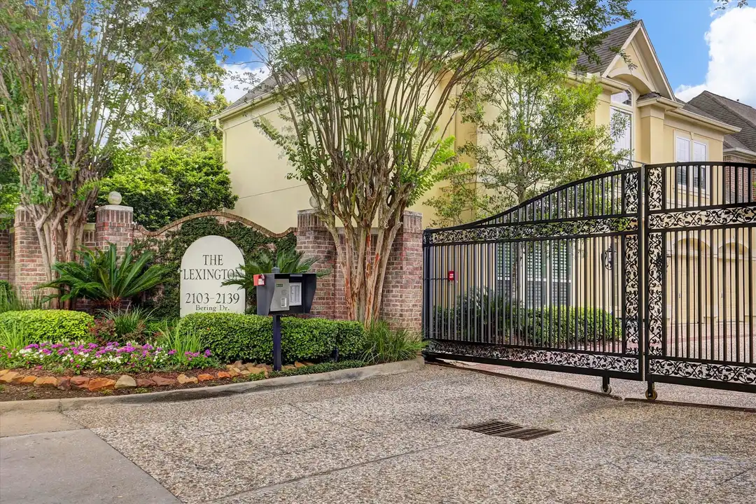 Apartment in Houston - View 2