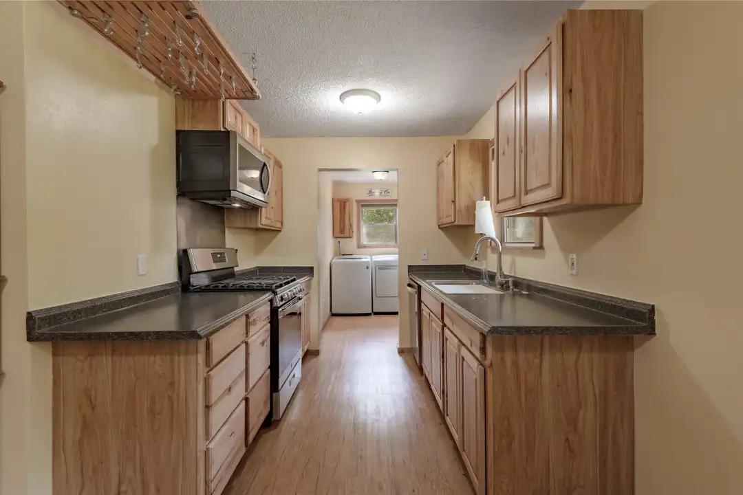 86 Oak Hill Dr - More