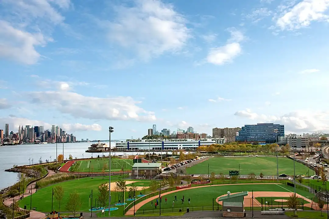 Apartment in Hoboken - View 5