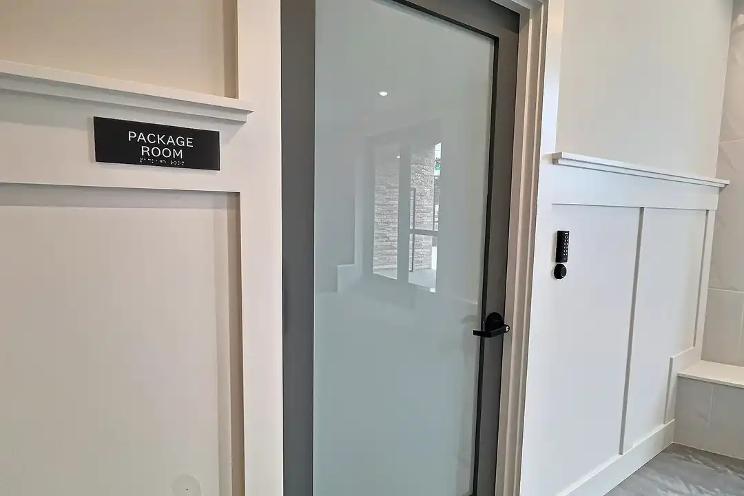 1305 Hyde Park Apartments – photo 1 of 29