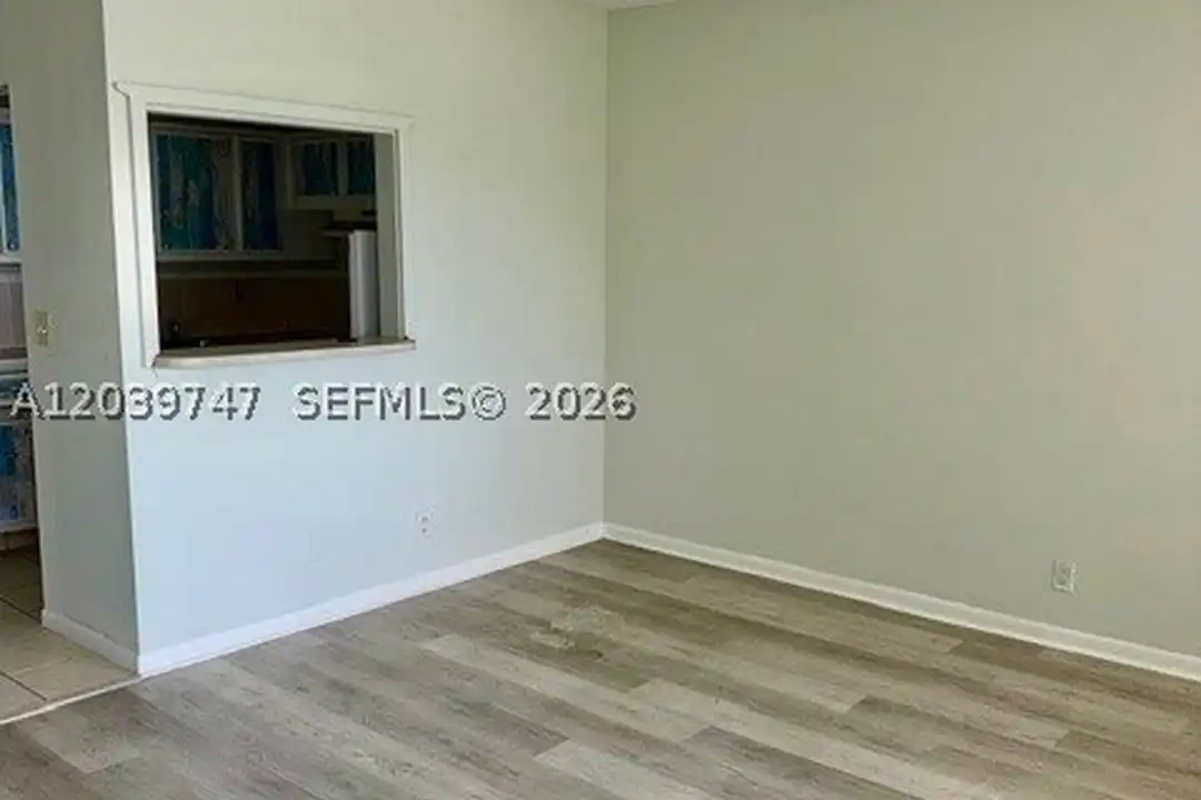 119 Salisbury E – photo 1