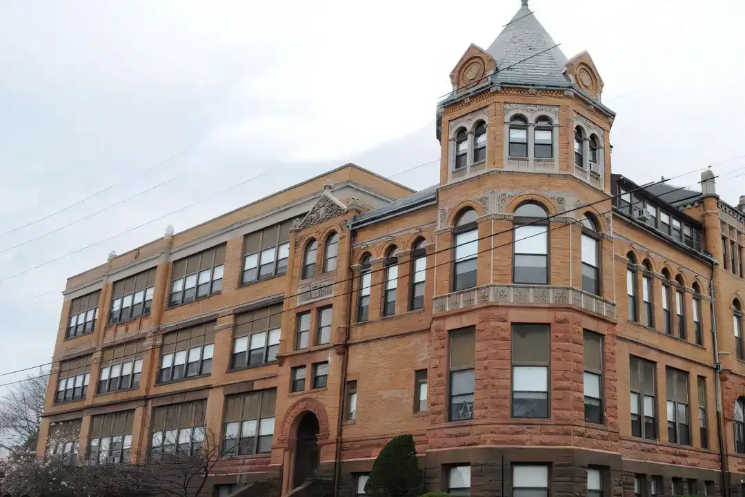 251 Court St unit 101 – photo 1 of 8