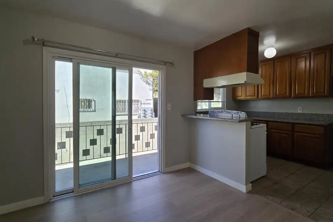 1541 College View Dr - View 4