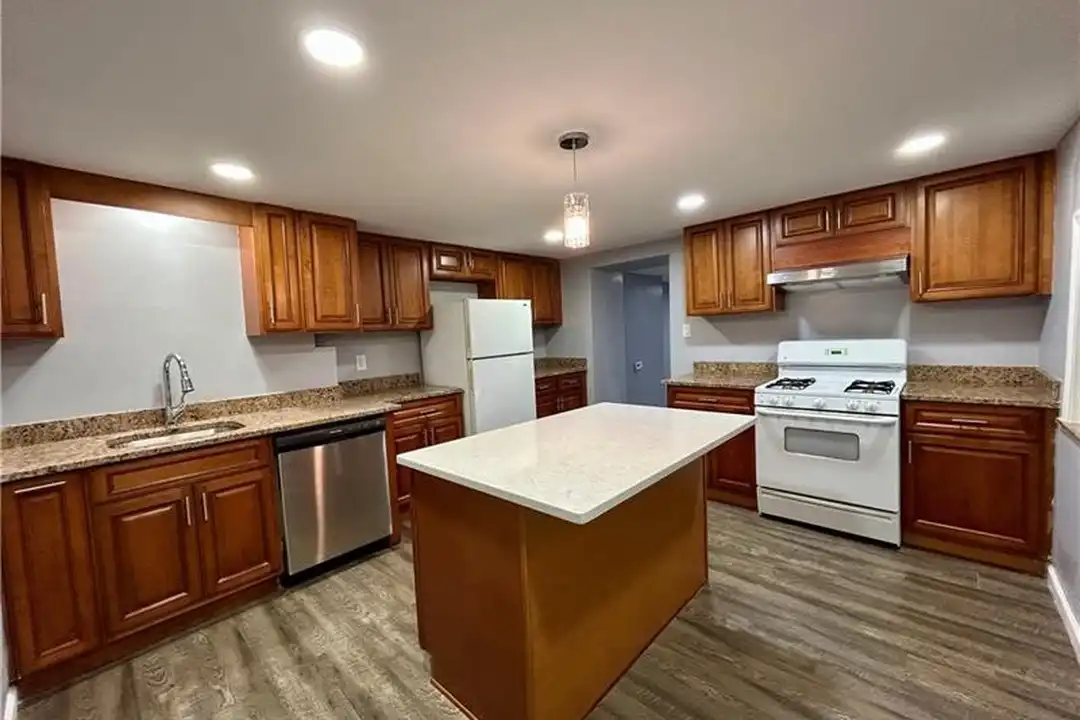 1004 Fritz St – photo 1
