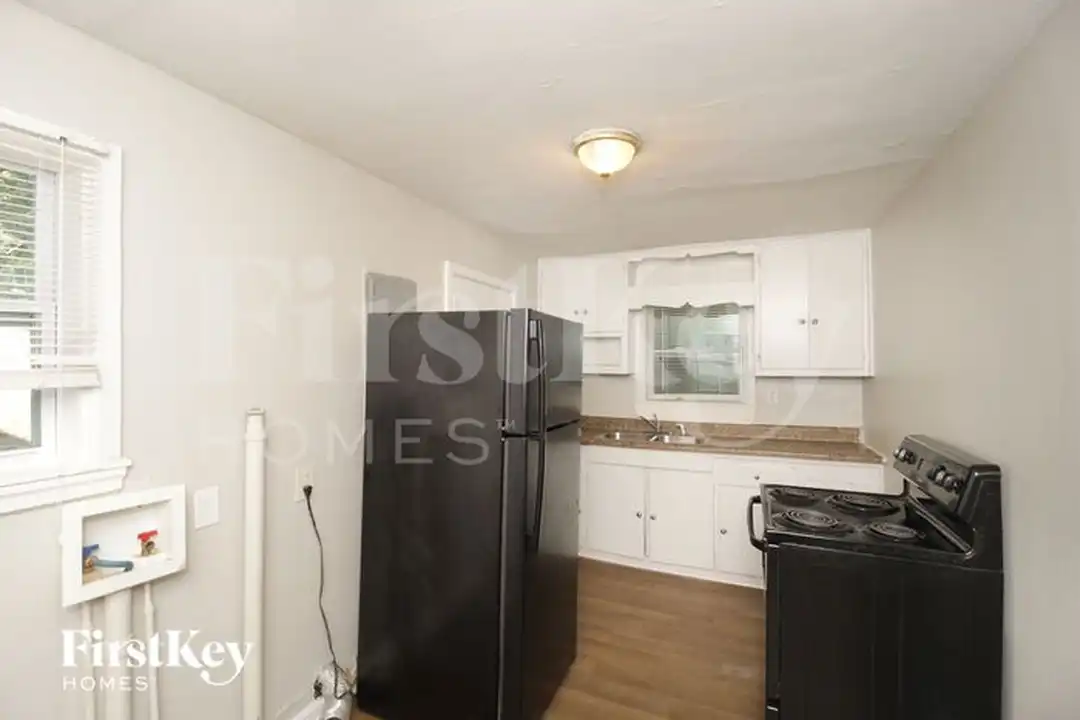 1800 Oakmont Dr NW - More