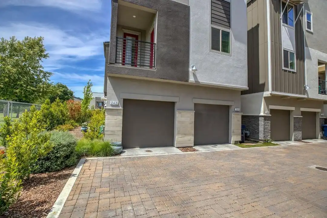 242 Log Pond Ln - View 2