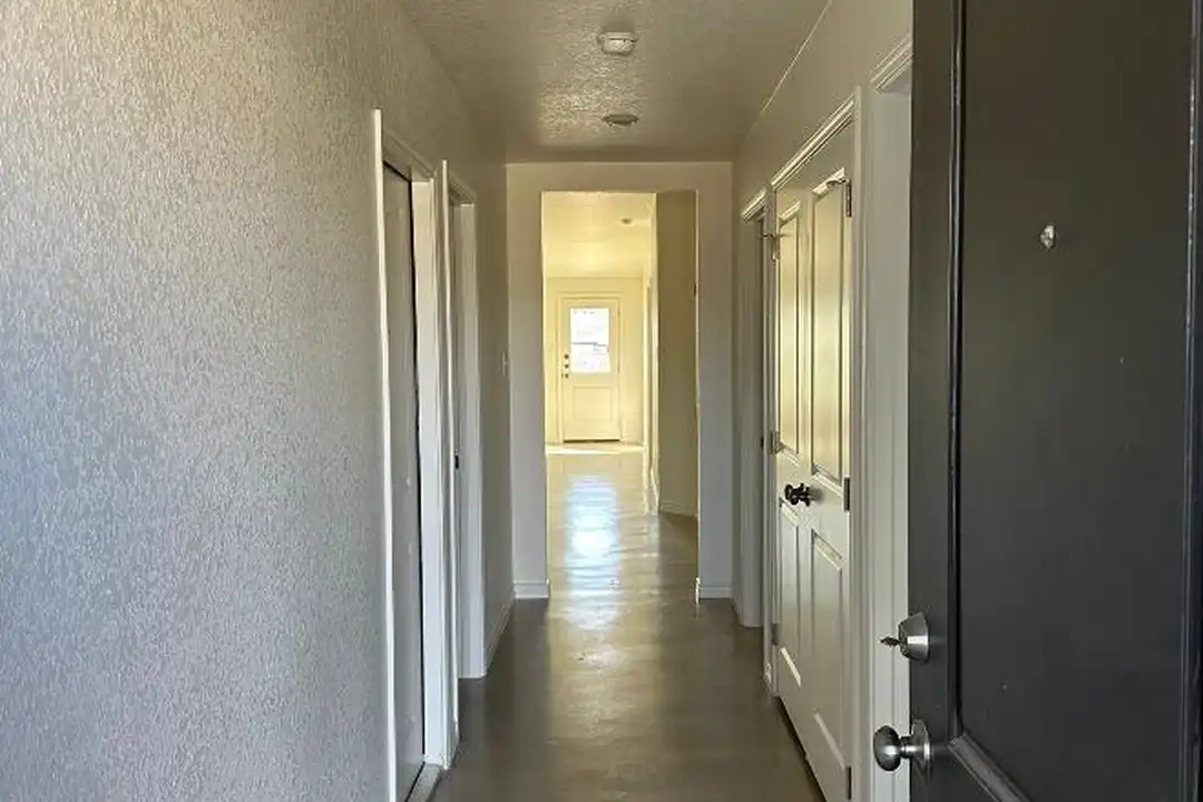 1209 Lehmann Dr - View 4