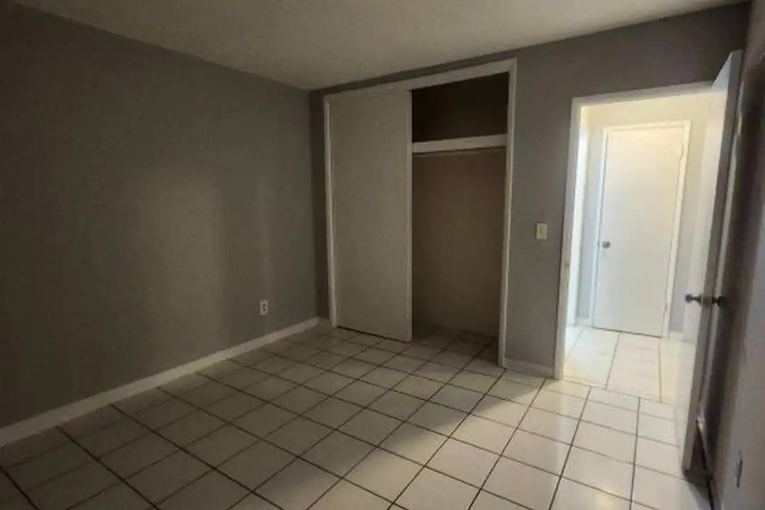 2917 Middle River Dr - View 2