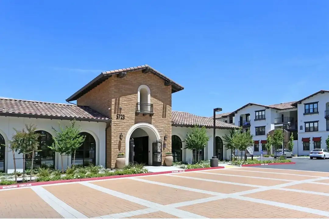 Hacienda Apartments – photo 1 of 14