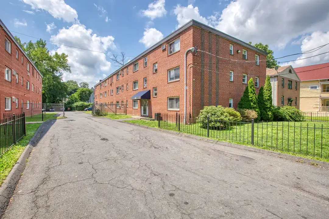Westland Street Apartments – photo 1