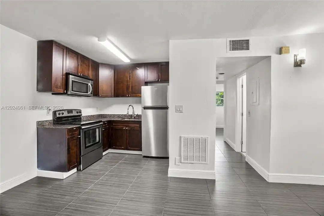 37 SW 14th St #10 - View 2