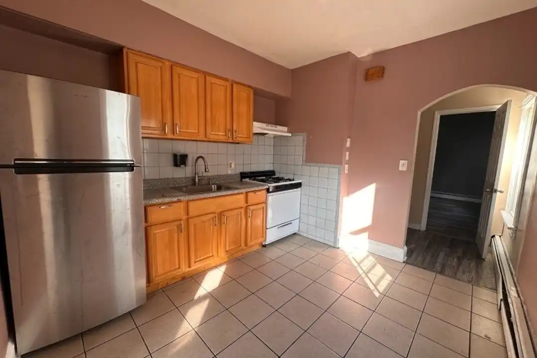Apartment in Elizabeth - View 5