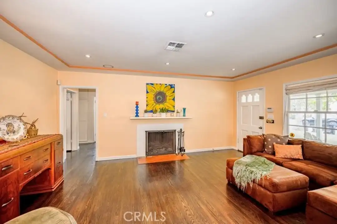 Apartment in Los Angeles - View 5