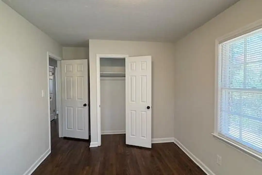 2068 Kenwood Pl SE - More