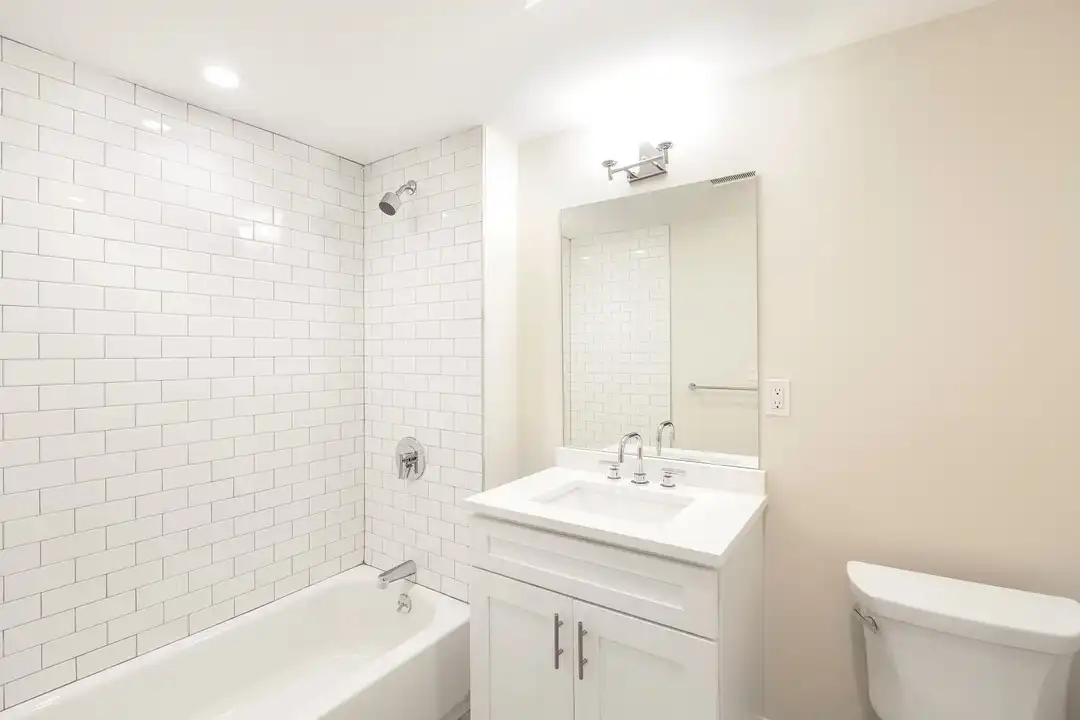 1912 Washington St - More